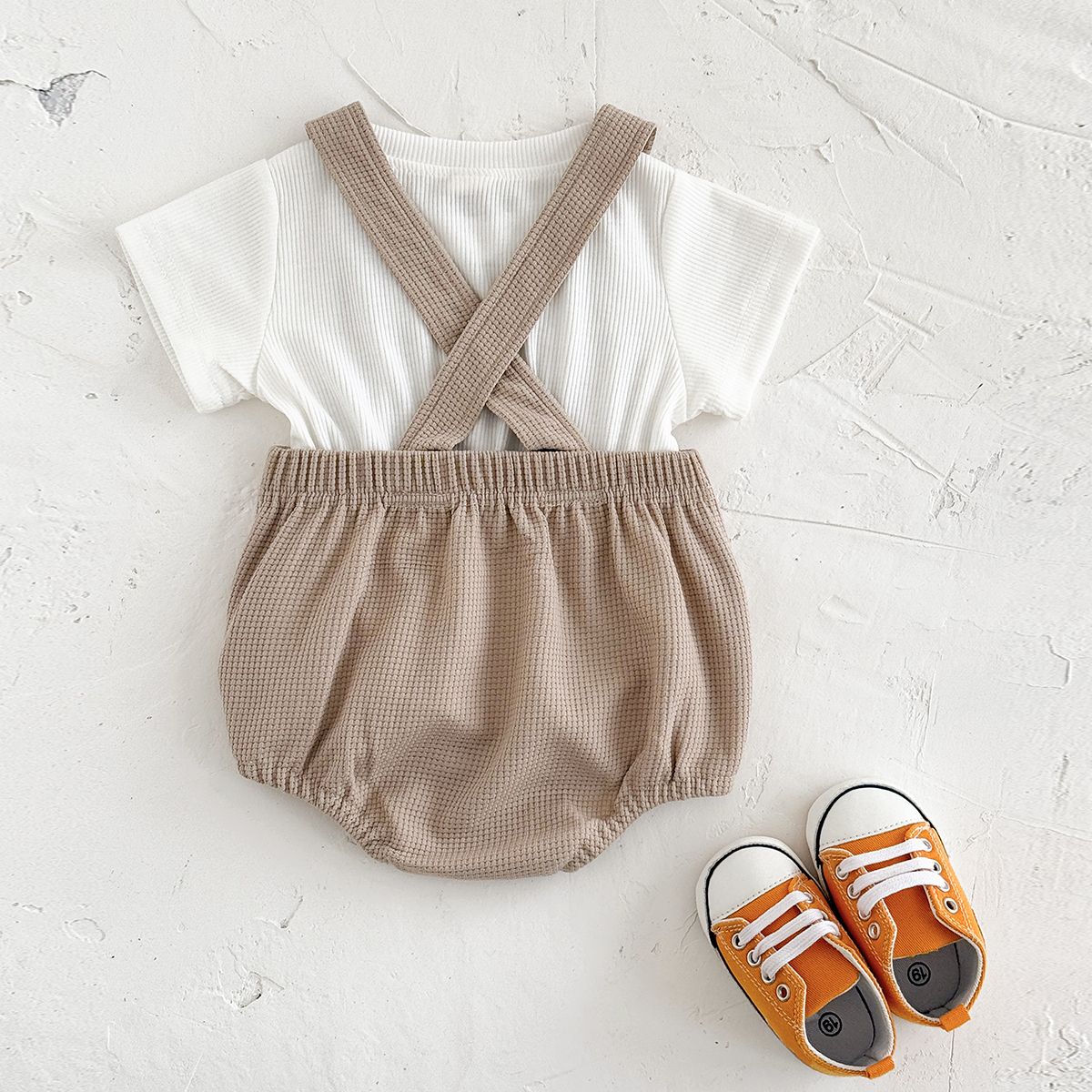 Conjunto de Verão para Bebê com Macacão e Camiseta (2 Peças)